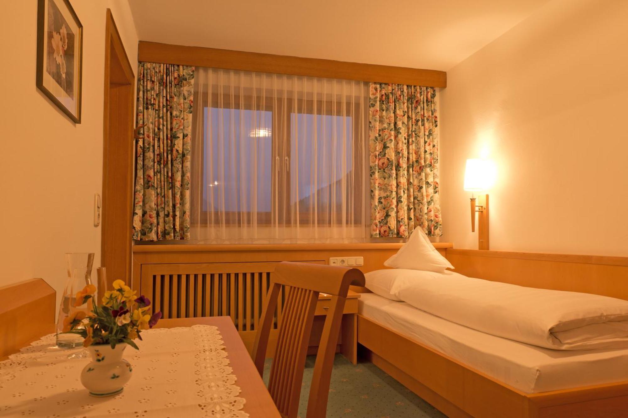 Hotel Angelika ซังคท์อันทอนอัมอาร์ลแบร์ก ห้อง รูปภาพ